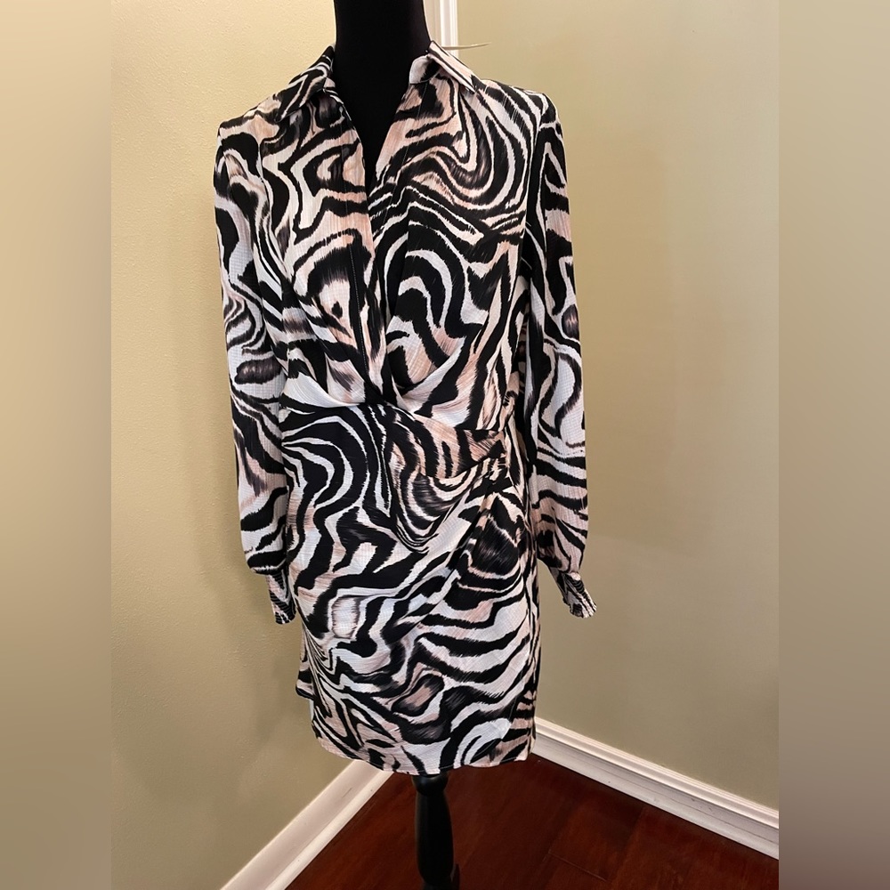 NWT Anthropologie Printed Wrap Dress Size 8 - Picture 4 of 5